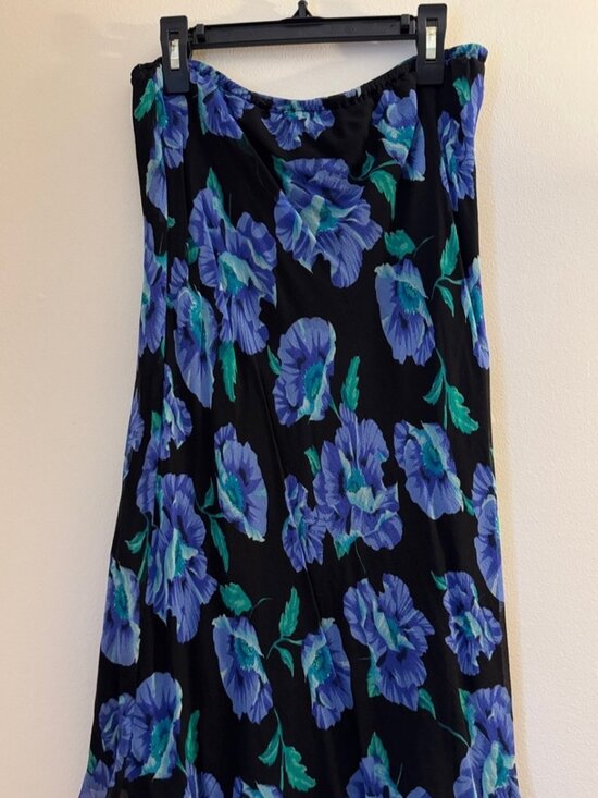 Dresses & Skirts - Vintage Floral Silk Skirt